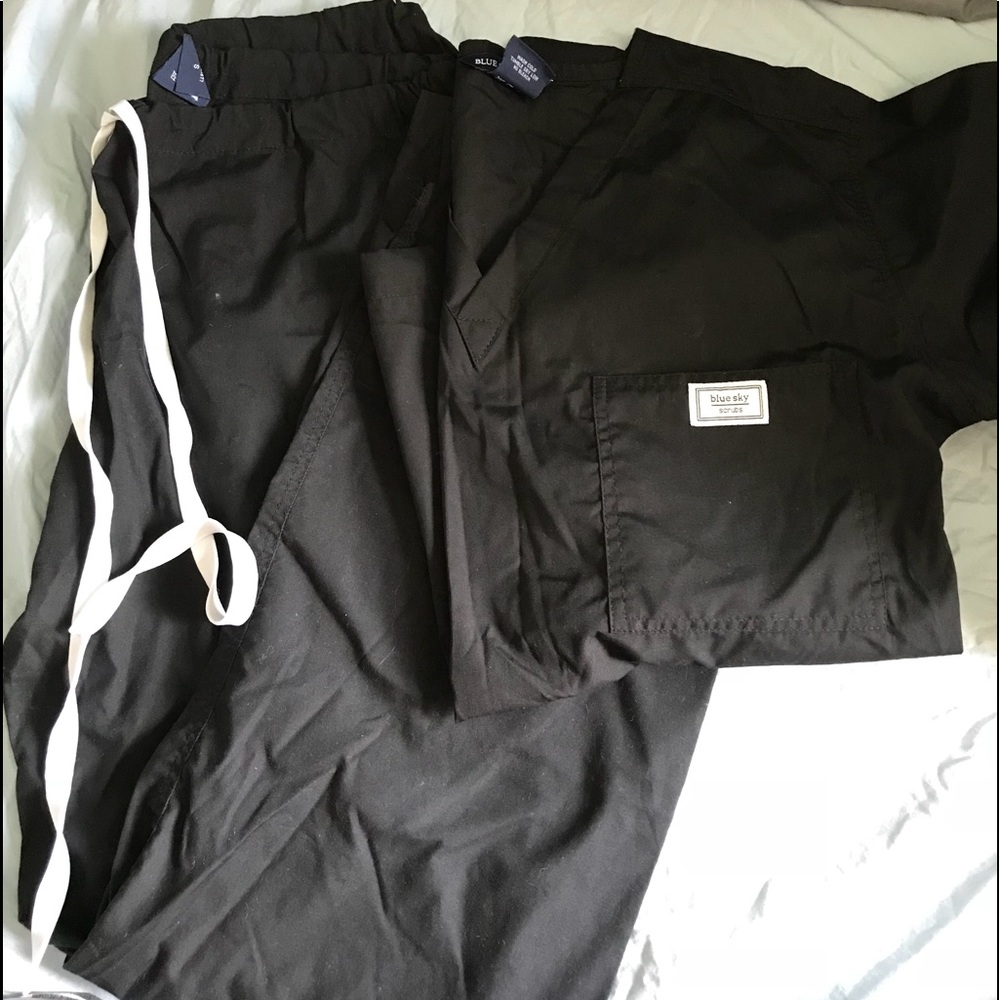 Scrub set